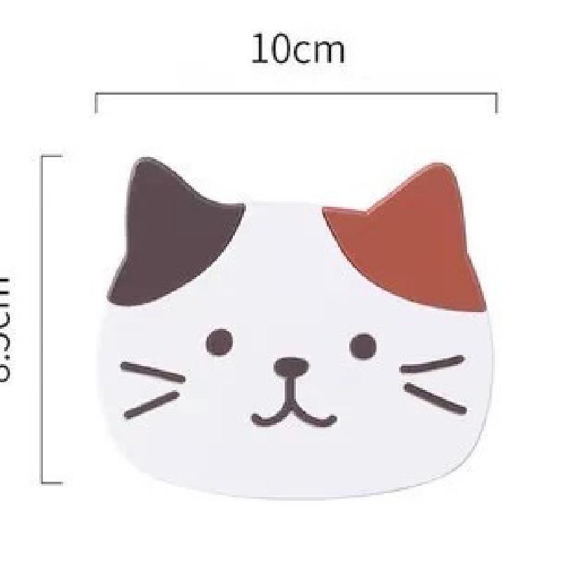 작은 흰 고양이