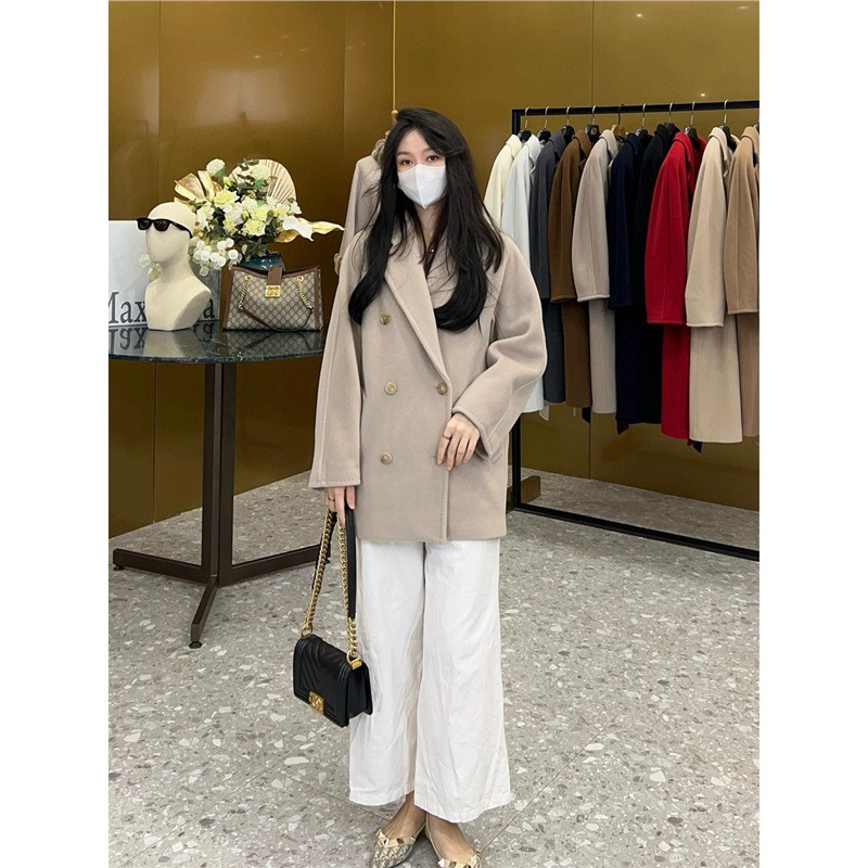 오트밀 컬러의 쇼트 앤 하이 버전, 경매 후 가격이 1480으로 변경되었습니다.