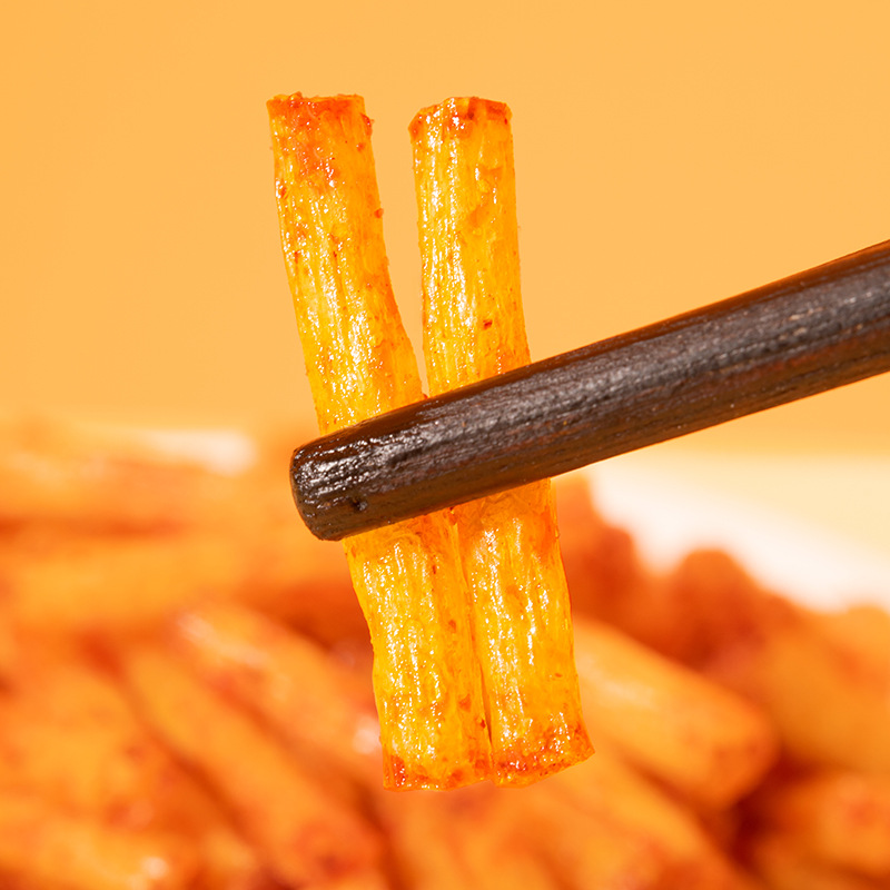 源氏小辣棒32g功夫辣條大量麻辣零食小吃辣味休閒食品辣條批發