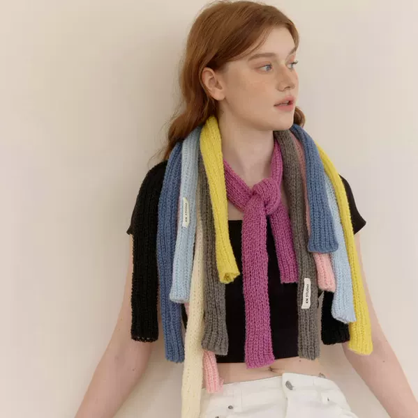 Dopamine High-End Short Knitted Scarf for Women, Niche Solid Color Versatile Soft Warm Scarf, Soft and Cozy for Men