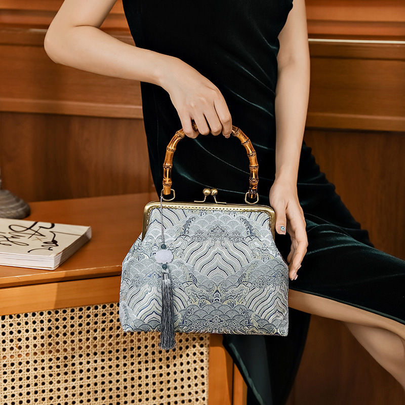 Brocade Square Bamboo Handbag Antique Cheongsam Banquet Clutch Chain Bag Metal Lock Tassel Bag Brocade Square Bamboo Handbag Antique Cheongsam Banquet Clutch Chain Bag Metal Lock Tassel Bag