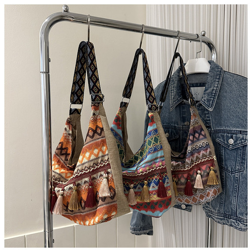 Fashion ethnic style tassel shoulder bag 2024 popular new tote bag crossbody bag travel Chinese style women's bag trend