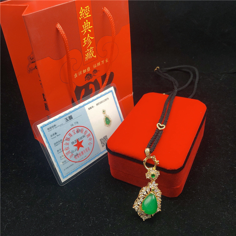 天然玛瑙绿玉髓镶嵌吊坠 高冰帝王绿水滴牌挂坠满钻玉髓项链批发|ms
