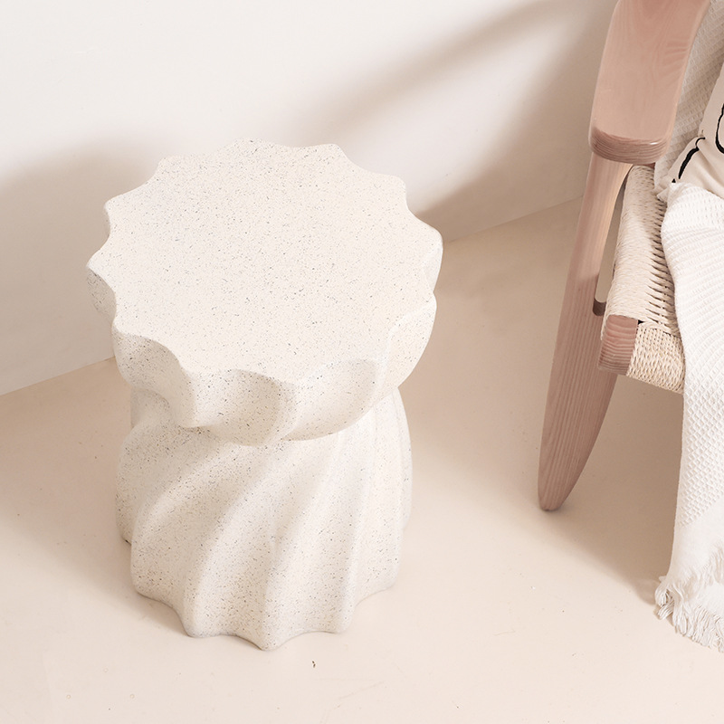 Mesa auxiliar de diseño nórdico B & B pequeña mesa redonda creativa pequeña mesa de café ins Net Red Cream estilo sofá mesa auxiliar