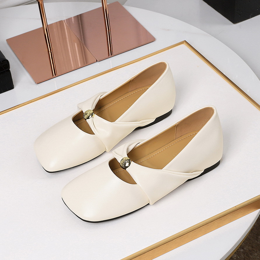668 French style pleated square toe shallow mouth flat sole single shoes for women with metal buckle and straight strap, not tiring, height increasing shoes inside the feet