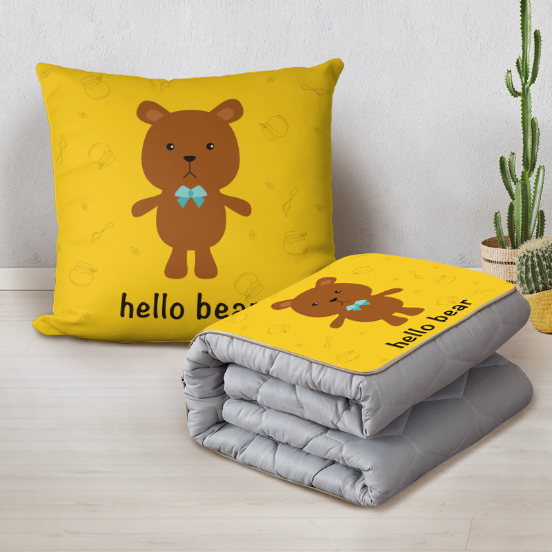 작은 다크 브라운 곰