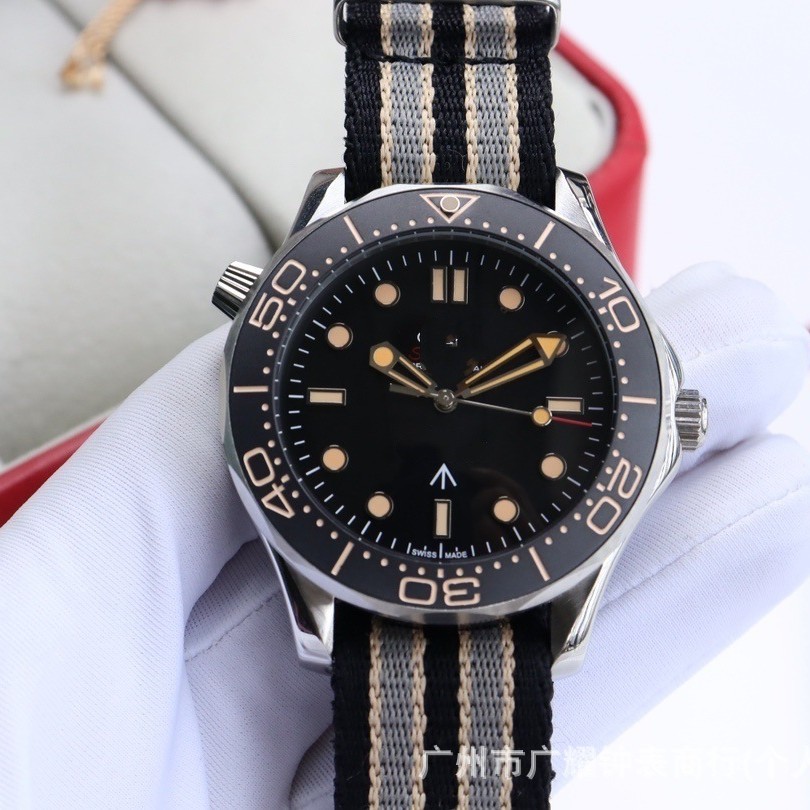 欧家邦德007无暇赴死手表海马300VS系列全自动机械表夜光潜水男士