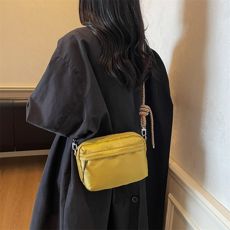 Japanese-Style Water-Resistant Oxford Cloth Nylon Small Square Bag New Lightweight Casual Crossbody Bag for Commuting and Outings Shoulder Bag