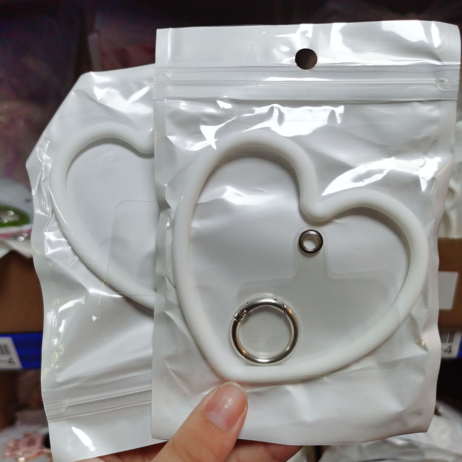 Nuevos productos personales de amor pulsera pulsera pulsera de silicona líquida para todos los accesorios de caso de teléfono móvil colgante cuerda de pérdida