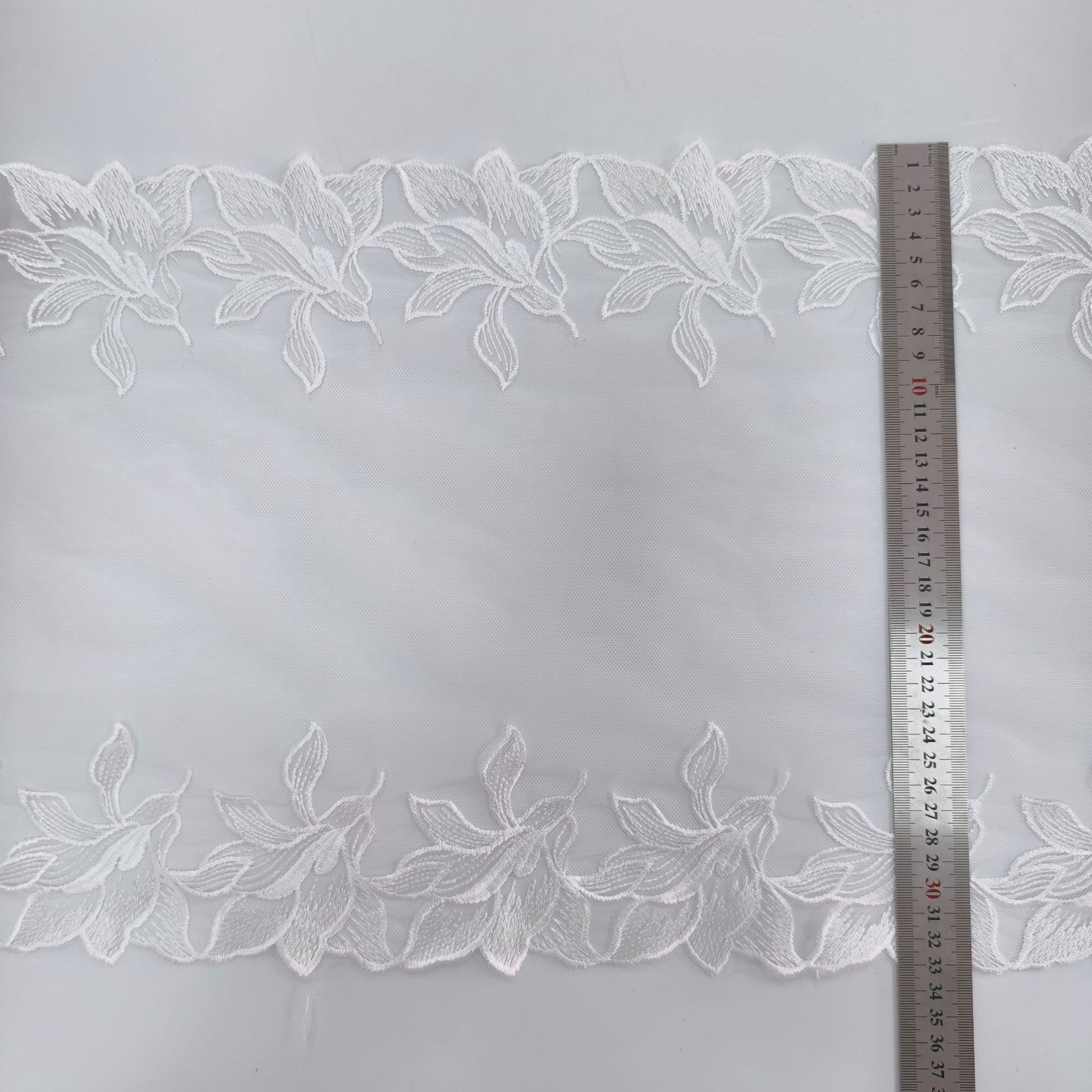 Lilium código de barras spot al por mayor textil casero decoración bordada encaje ropa interior colocado tela de malla bordada