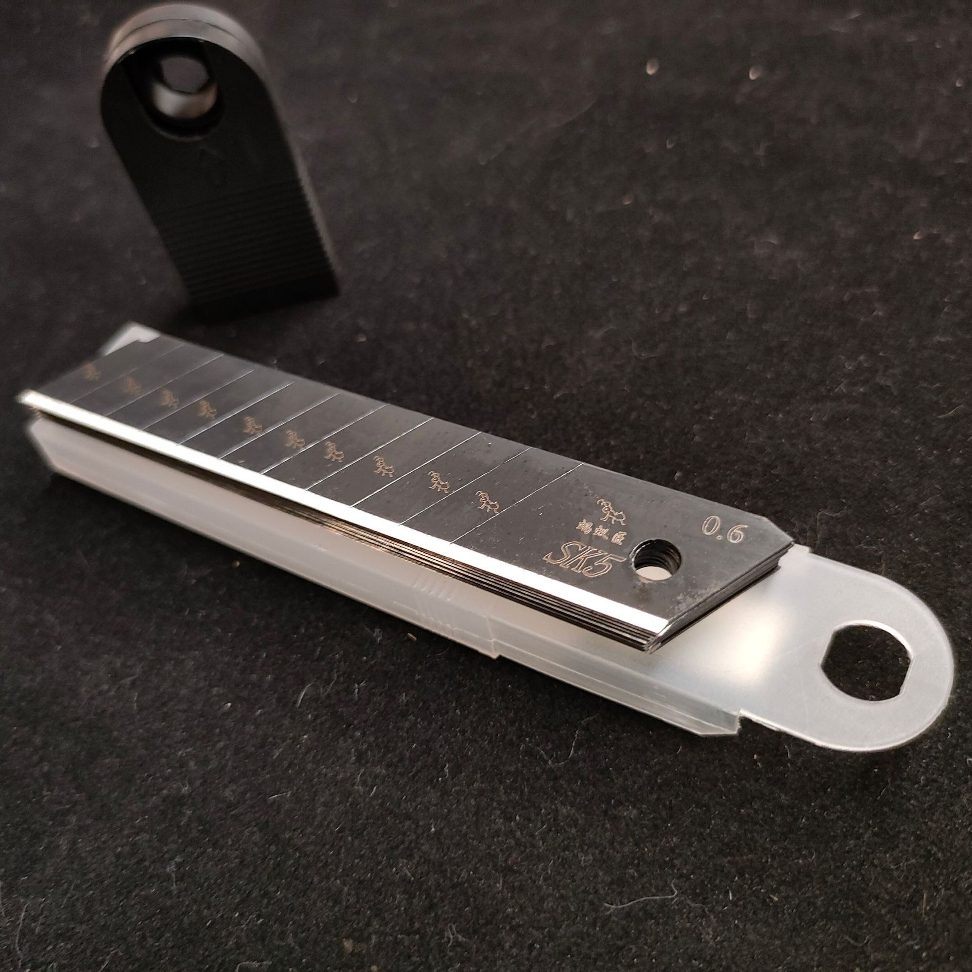 蚂蚁匠黑刀片美工刀片锋利工业裁纸刀片墙纸刀片