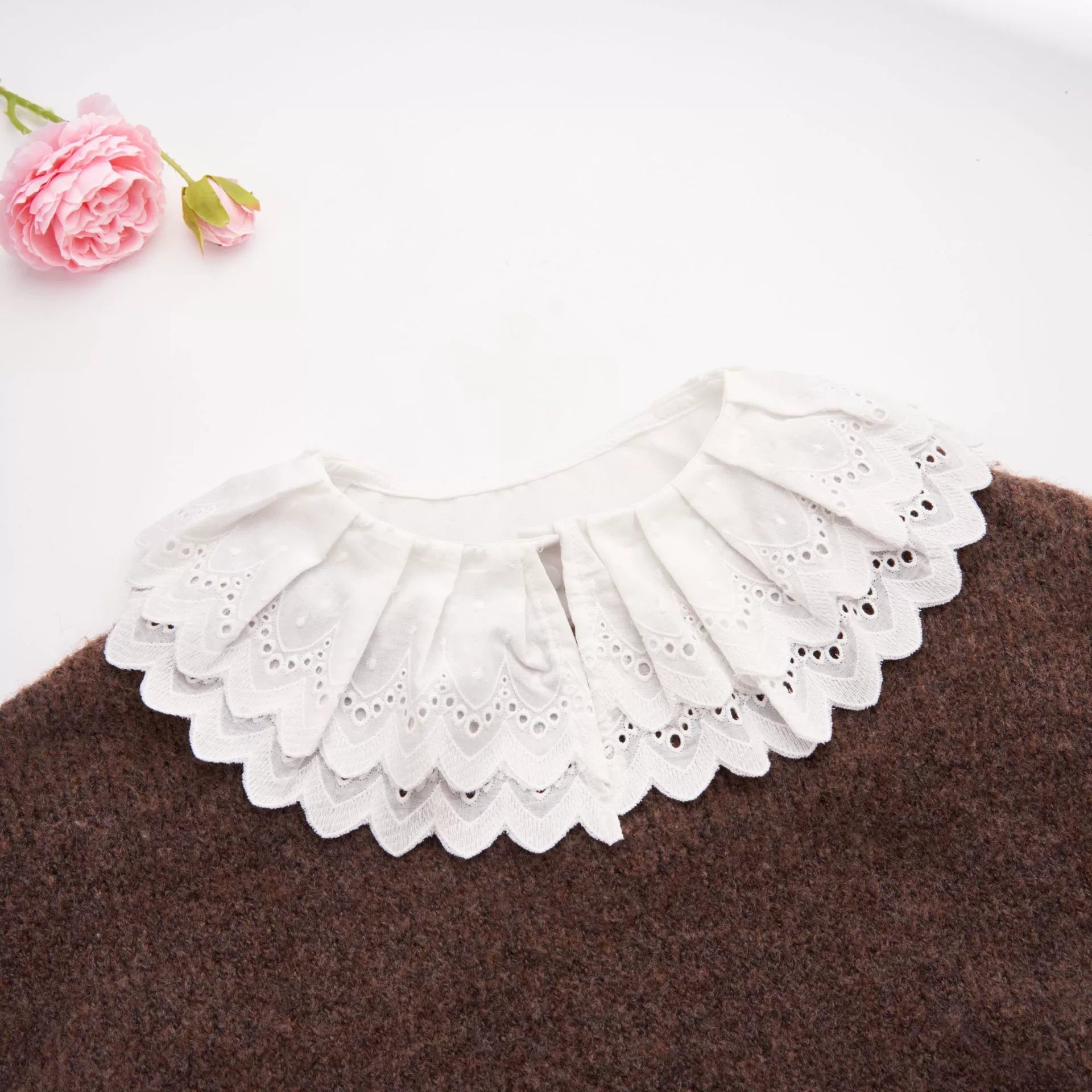 Сладкая рубашка кружева милая кружева вышивка снаружи украшение весной и летом дикий черный белый поддельный воротник