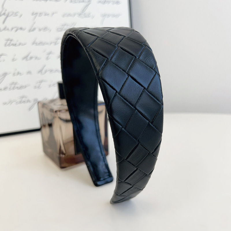 Bv Paris 2025 Autumn Woven Plaid Genuine Black Faux Sheepskin Headband Autumn/Winter New European and American Style Exquisite and Versatile Bv Paris 2025 Autumn Woven Plaid Genuine Black Faux Sheepskin Headband Autumn/Winter New European and American Style Exquisite and Versatile