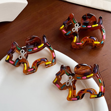 ��ɫ���lС�����s�l�AŮ�߼��к��X�ױP�lץ�A�W�tС���^l�