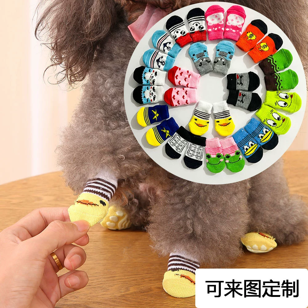 Чистые красные носки для кошек и собак, противоскользящие и устойчивые к грязи