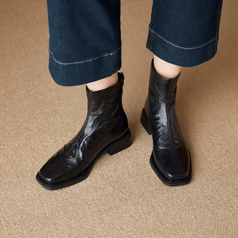 Новые женские ботинки из натуральной кожи 2025 года, с квадратным носком, короткие, осенне-зимние, модные, ретро, с плиссировкой сзади, на молнии, в стиле Мартин, облегающие.