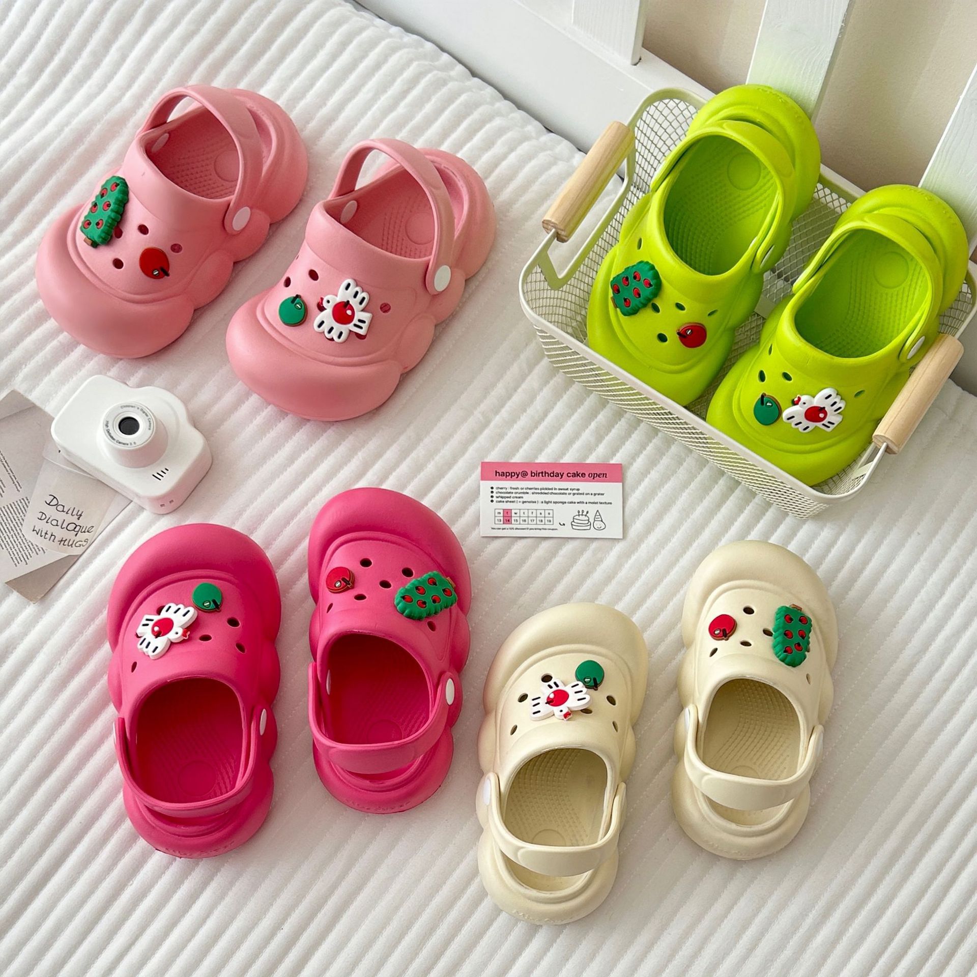 EVA children's cartoon children's slippers breathable summer wear-resistant non-slip deodorant sandals children's sandals and slippers hole shoes