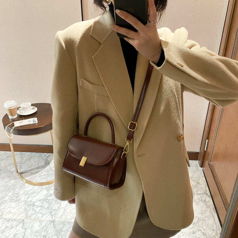 2025新款轻奢潮纯色春秋冬复古单肩女时尚包简约斜挎包质感小方包|undefined