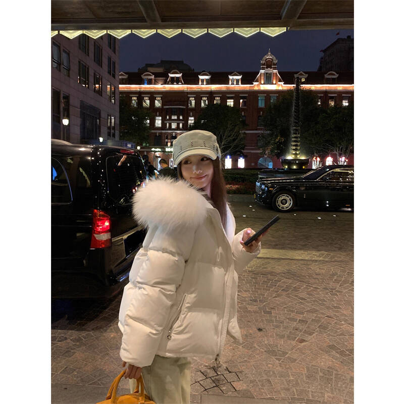 Winter white short down jacket for leisure