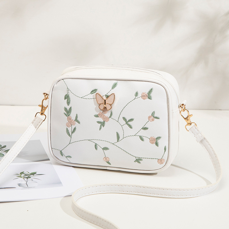 Bolsas de cámara de hombro de moda de mariposa decoración 2024 bolsas de mujer verano y otoño nuevo estilo de personalidad de bolsas de cambio inclinadas