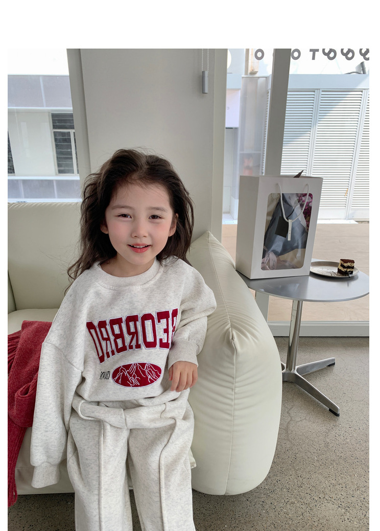 Jungen Mädchen Set Brief Stickerei Fleece Verdickt Weiche Pullover und Hosen 23 Winter Neue Kinder Kleidung_voghion.com