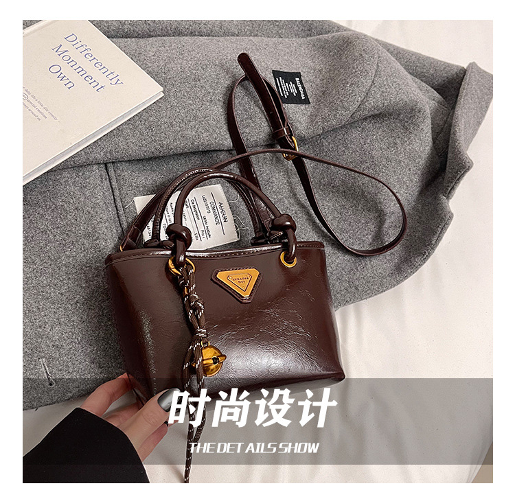 Autumn and winter fashion hand-held bucket bag for women, Korean retro and high-end style, versatile single-shoulder bag, 2024 niche casual women's bag Item Picture