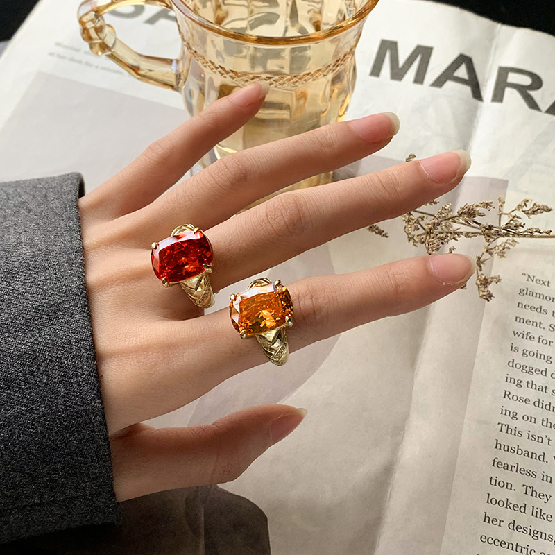 2024 nueva joyería Zhuang Shengsheng fondo de cobre chapado en oro simulación nido de pájaro cortado tesoro de color anillo retro mujer 12*16