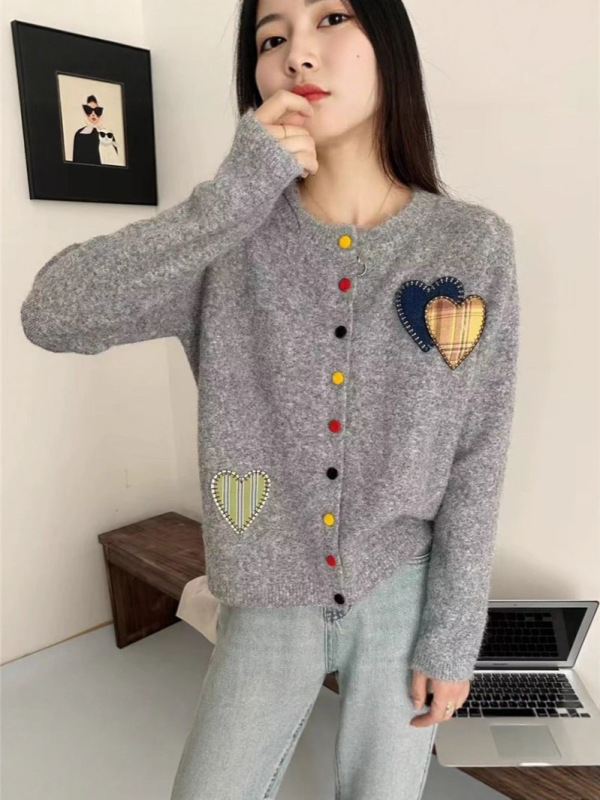 2025春装新款女装毛衣女韩系圆领爱心彩扣长袖针织开衫女宽松上衣|undefined