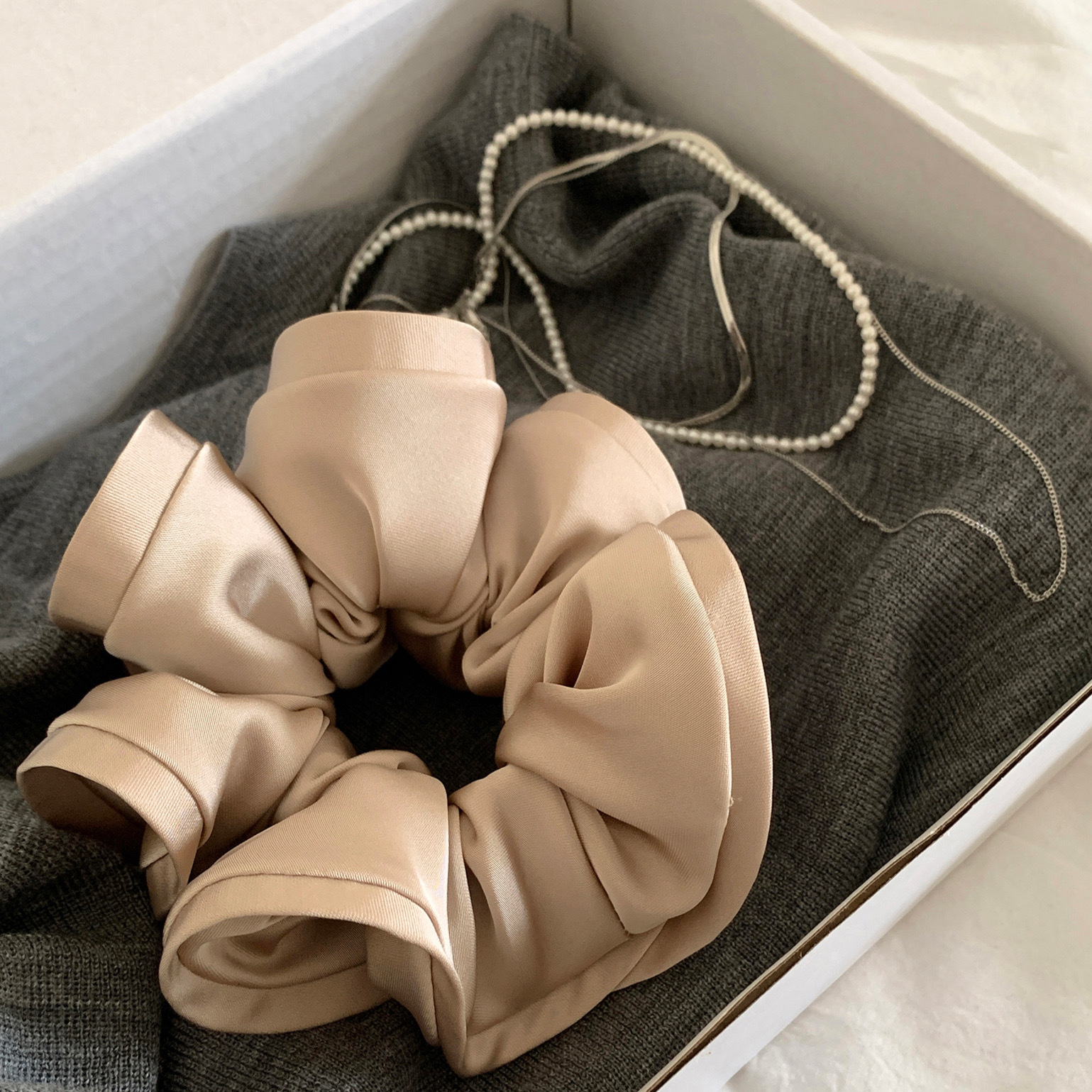 Lo mismo estilo de Ruth ~ estilo retrógrado francés de borde de hongo de intestino anillo de cabello de satén de alta calidad para mujeres plegadas de alta gama cuerda de cabello temperamento