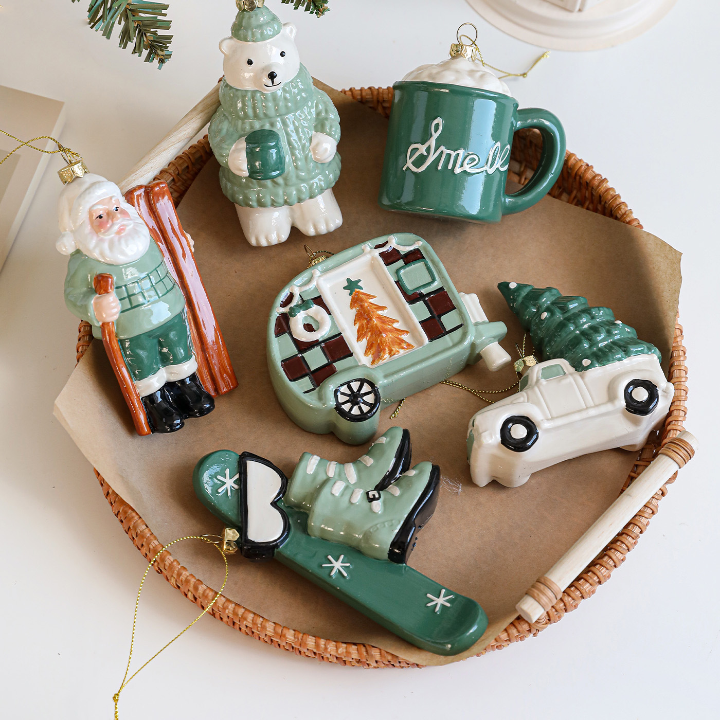 Nuevos colgantes de plástico verde y blanco colgantes de árbol de Navidad colgantes de decoración adornos de atmósfera artículos de disposición en stock