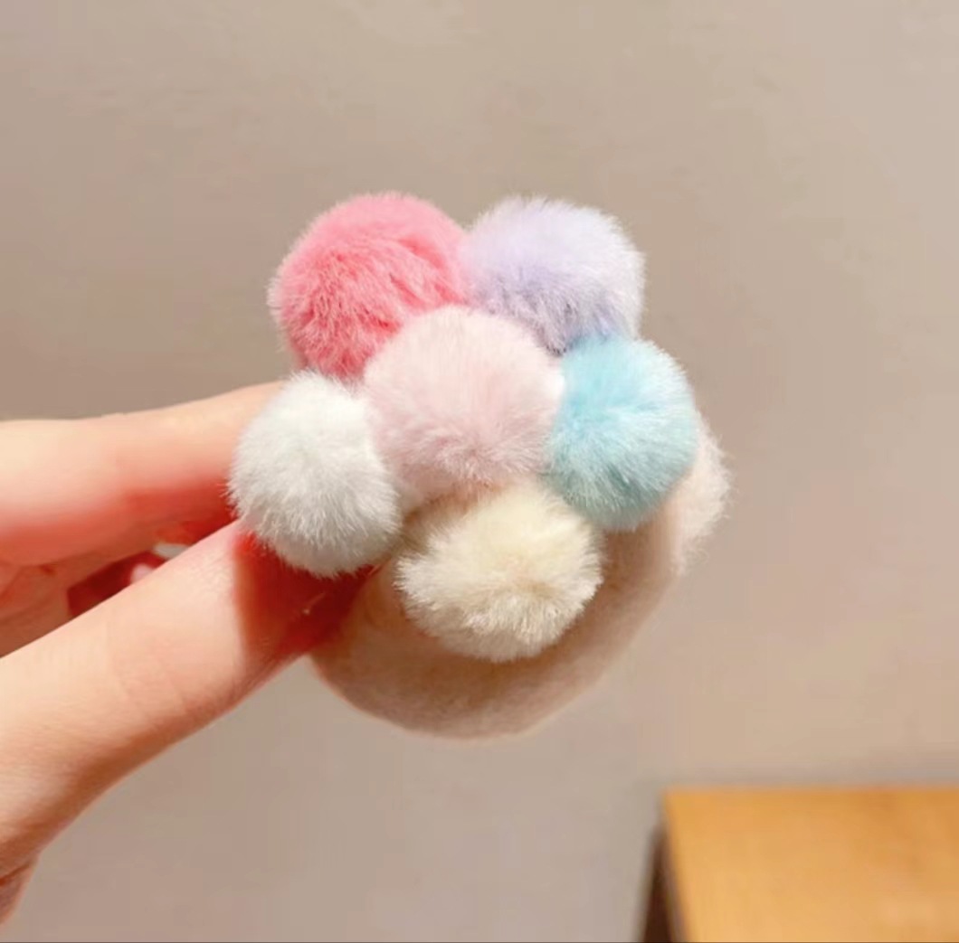 핑크 플러시 볼 꽃 머리끈