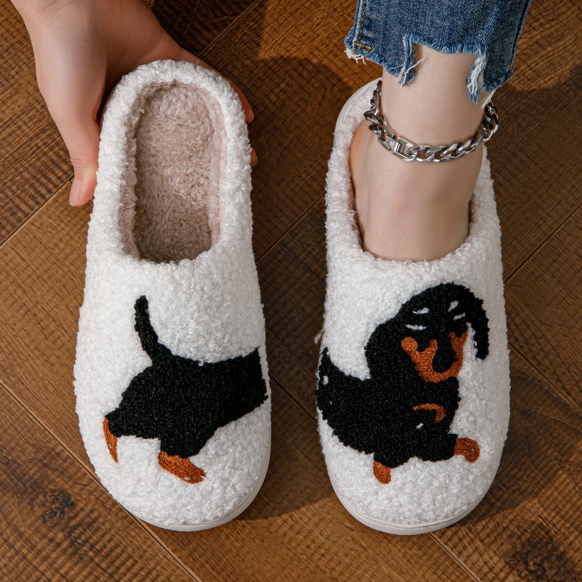 Zapatillas de algodón cómodas de peluche invierno transfronterizas zapatillas de lana caseras para usar calentadas zapatillas ligeras con suela suave