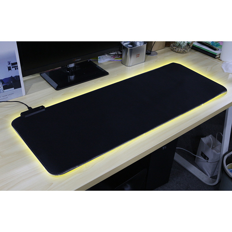 E-sports juego LED luminoso gran mouse pad RGB teclado pad mouse pad moda nacional mouse pad de dibujos animados anime