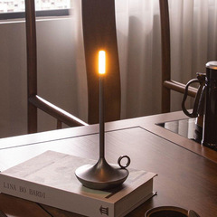 充電タッチキャンドル雰囲気ナイトライトシンプルなキャンドル金属電気スタンドLEDレストラン寝室リビングベッドヘッドライト