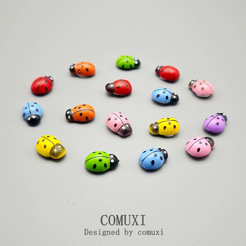 Миниатюрный деревянный декор для ландшафта в виде маленького жук-божья коровка.