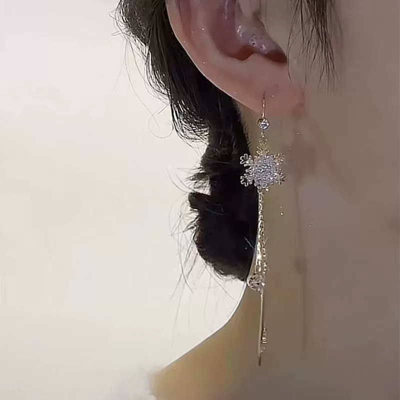 Длинные серьги‑кисти со снежинкой, золотистые, микровставка кристаллов