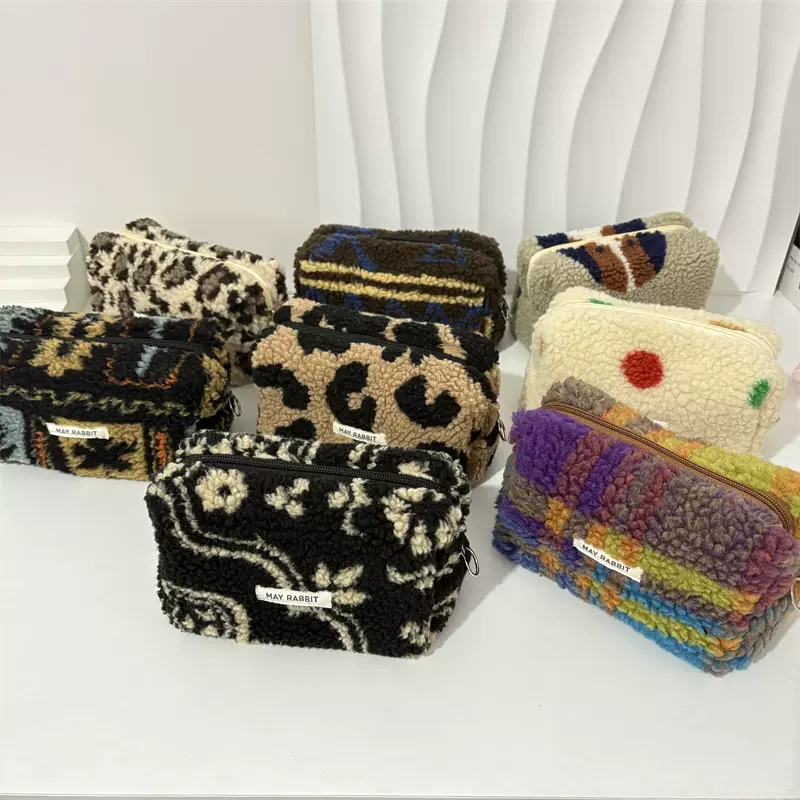 冬季时尚潮流少女手拿包大容量高级毛绒收纳包出差旅行洗漱内胆包