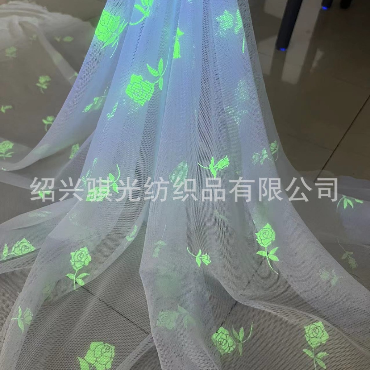 涤氨网布印花发夜光舞台服饰运动服饰面料