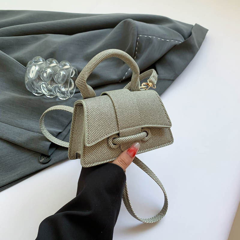 La moda de este año mini bolso de celebridades de Internet 2025 verano nuevo color sólido bolso de mensajero de un solo hombro pequeño bolso cuadrado femenino