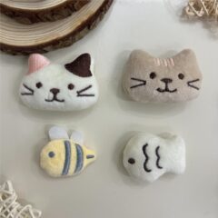 漫画ぬいぐるみ子猫かわいい魚と蜂ブローチヘアピン日本の子供用アクセサリー衣類バッグ多用途