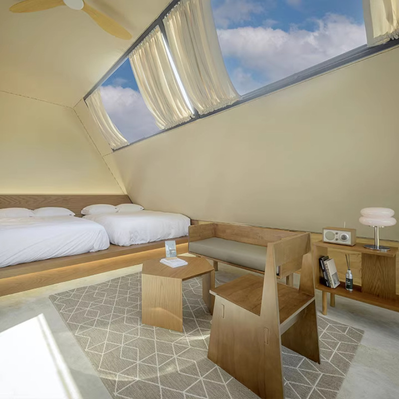 Carpa de triángulo de lujo al aire libre Star River Nomad Tent Resort Camping Red Tent