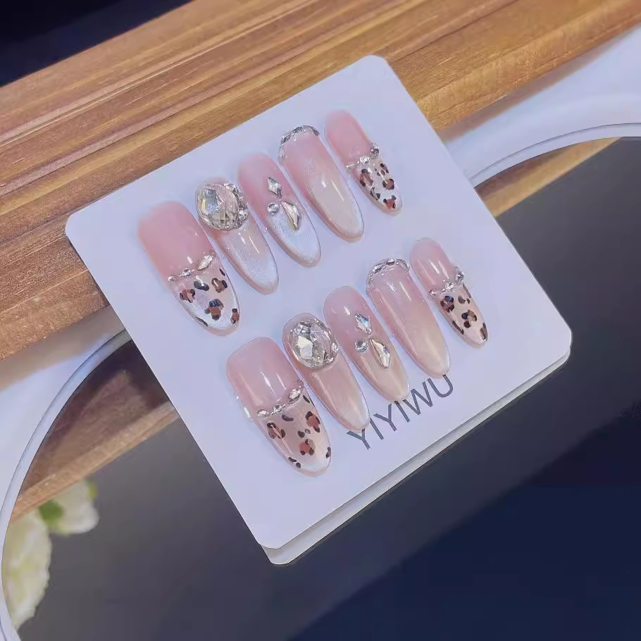 Yiyi Dance Leopard Chicas calientes (óvalas largas) Armadura de vestir hecha a mano con estampado de leopardo, ojos de gato, yemas de los dedos, pegatinas de uñas blancas