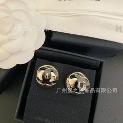 实拍香家字母双C圆形珐琅耳钉女轻奢风小众经典款耳饰女批发代发