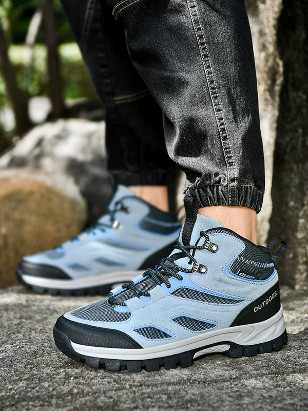 Climbing high sports shoes for training for camping