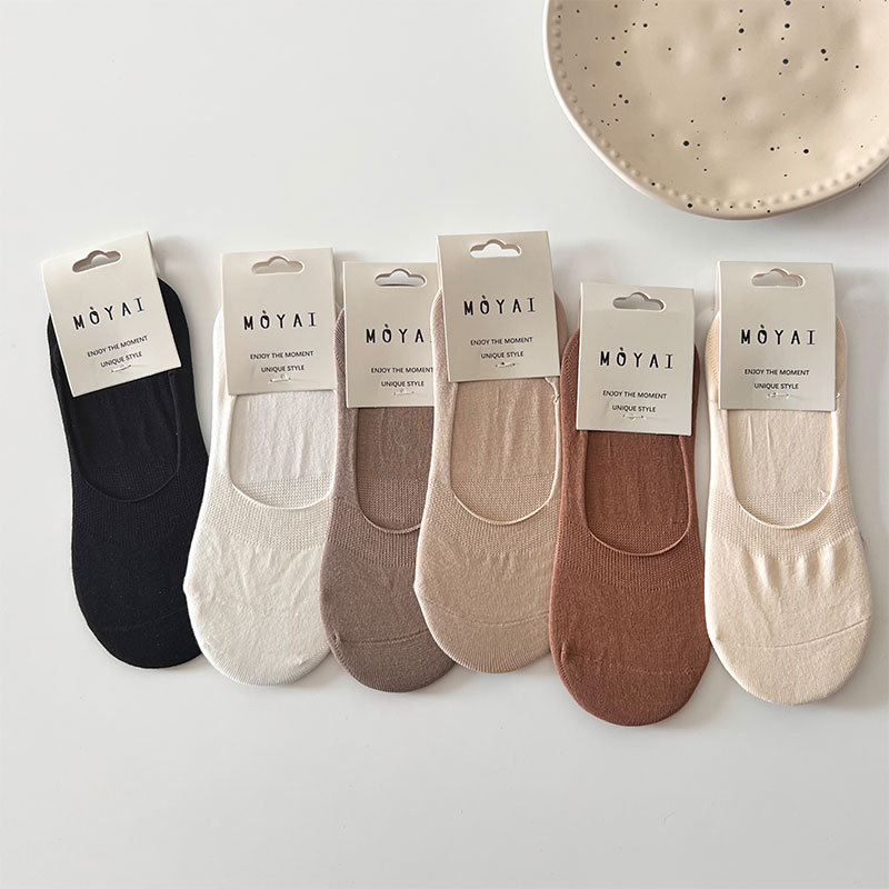 Spring and summer Japanese style women's boneless sewn head insensitive invisible socks silicone non-slip heel low shallow mouth boat socks Spring and summer Japanese style women's boneless sewn head insensitive invisible socks silicone non-slip heel low shallow mouth boat socks