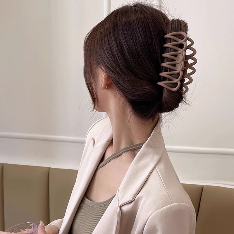 シンプルなフロスト風呂クリップの後頭部ヘアクリップの女性サイズのサメクリップの髪飾り