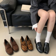 英伦方头休闲小皮鞋2024秋冬新款磨砂皮一脚蹬女鞋百搭浅口单鞋