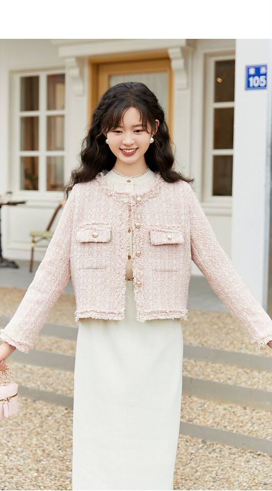 Áo khoác nữ ngắn dáng vải tweed viền tua rua, tay dài, form rộng — Hồng ngó sen chi tiết 17