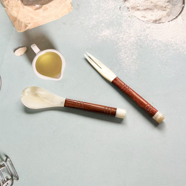 Shell Red Wooden Handle Spoon Fork suit Pearl Shell Spoon Shell Fruit Fork High-grade Dessert Spoon Fork