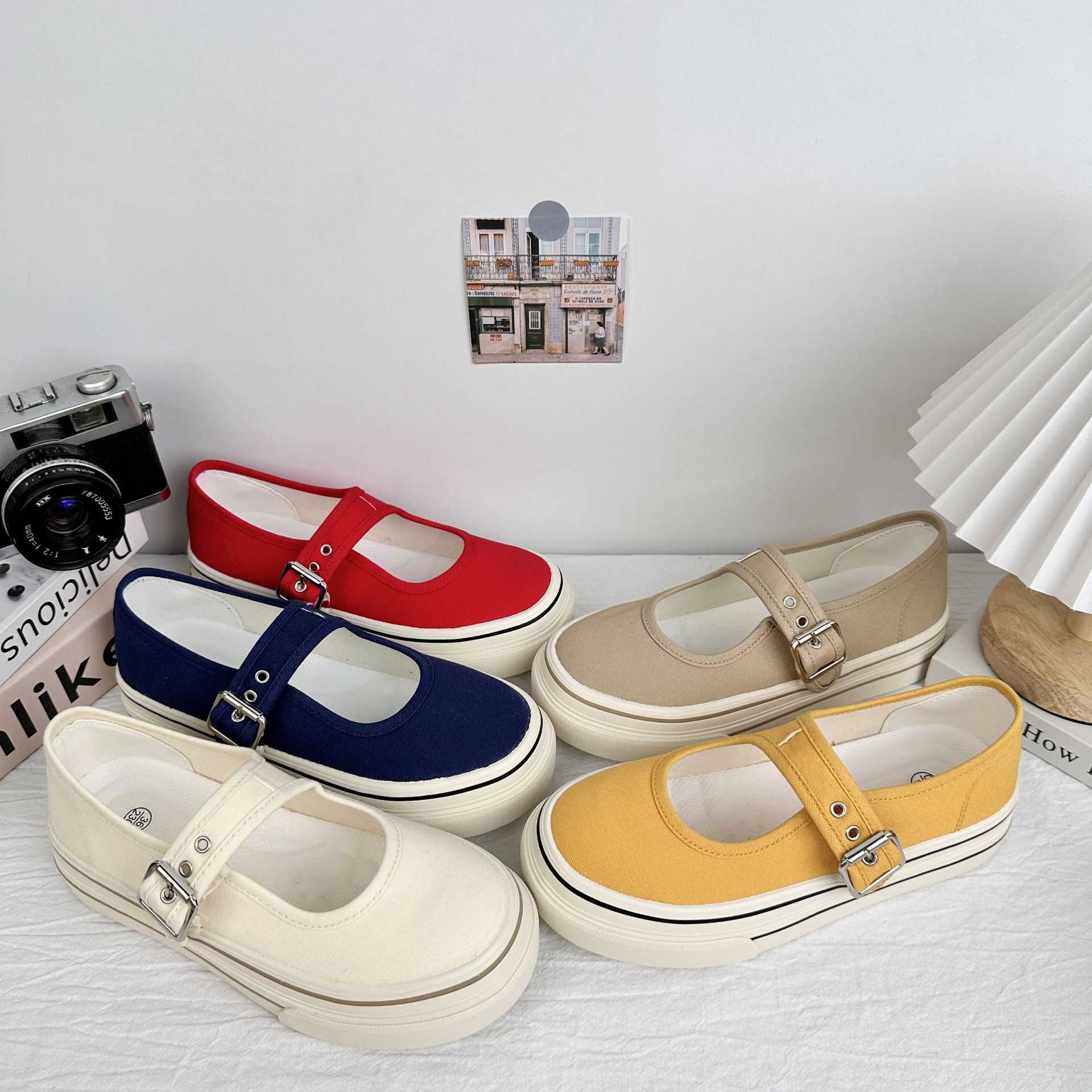 6661 zapatos gruesos de primavera y verano para mujeres 2025, nuevos zapatos de lona perezosos casuales de botón